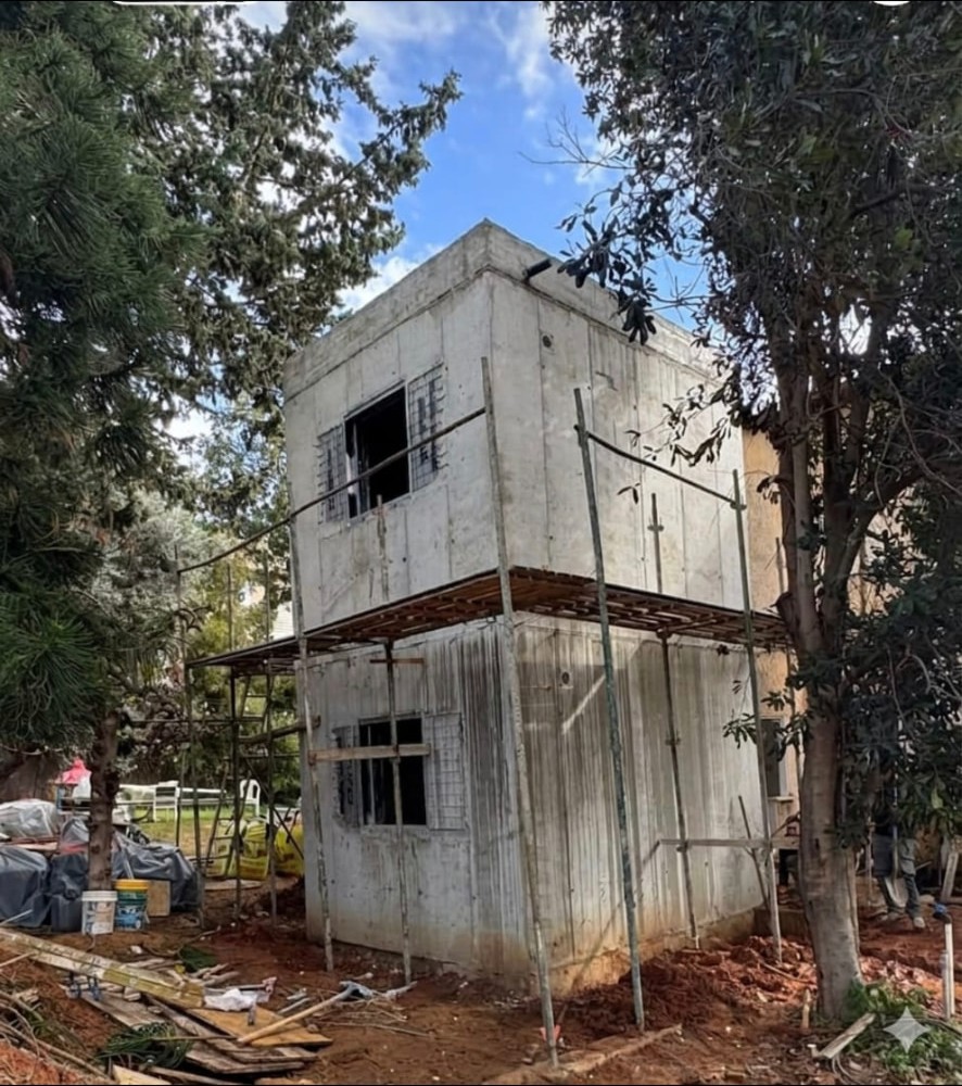 שלד בטון של ממ״ד במהלך הבנייה, לפני עבודות הגמר